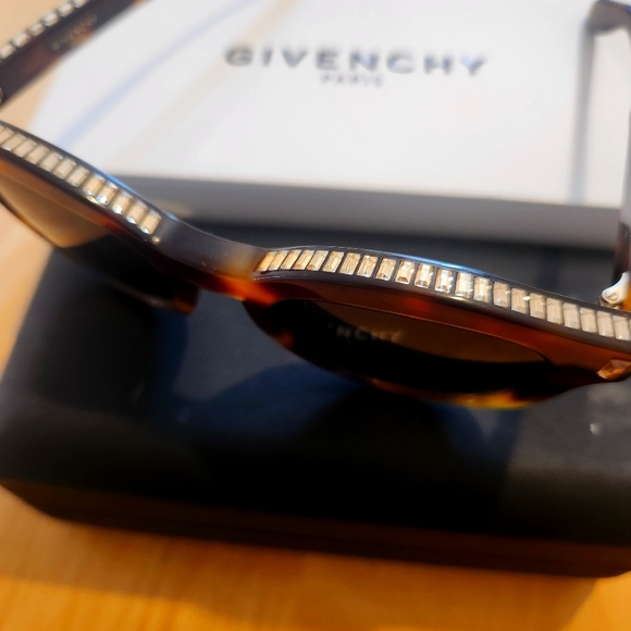 Givenchy Sunglasses - Picture 3 of 5
